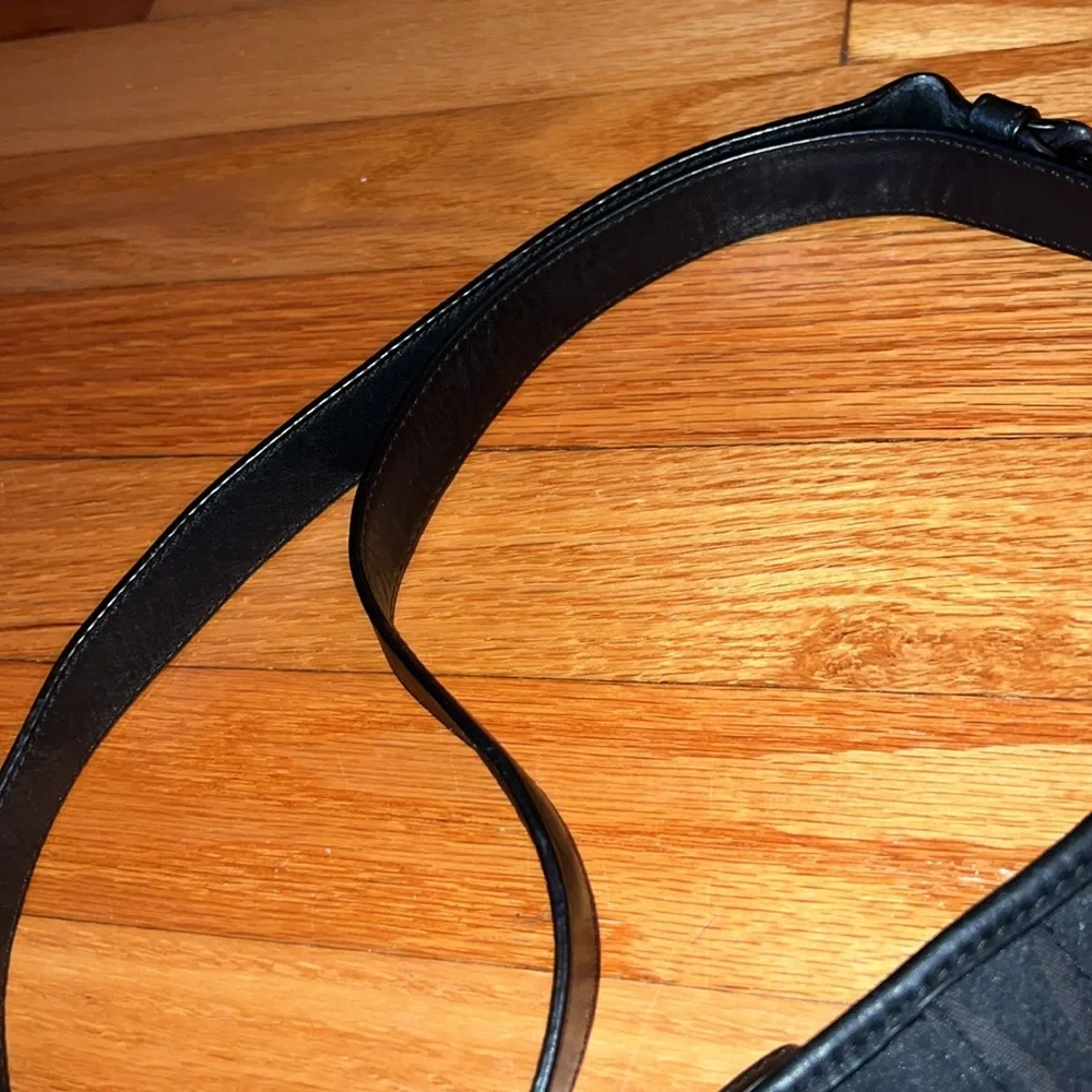 Coach Signature Chain Duffle - Picture 13 of 14